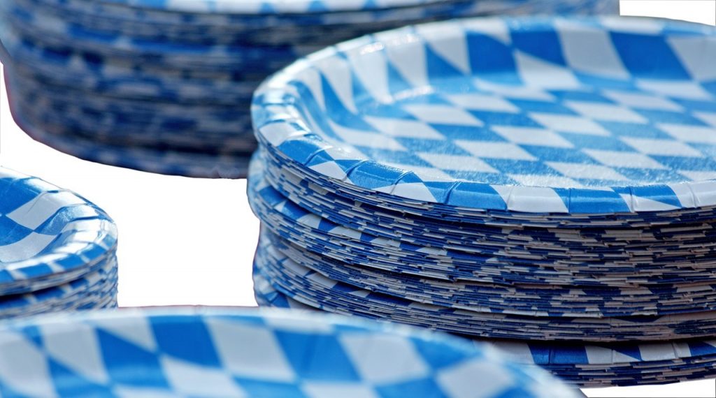 Vaisselle recyclable : Peut-on recycler les assiettes en papier ?